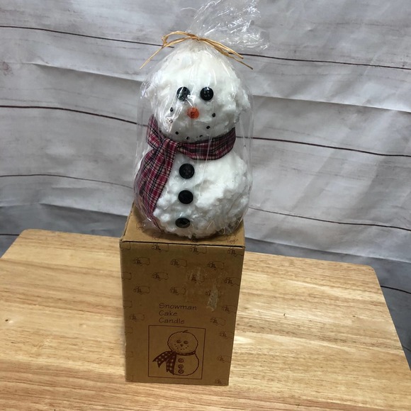 Ewe's View Snowman Cake Candle - Picture 2 of 5